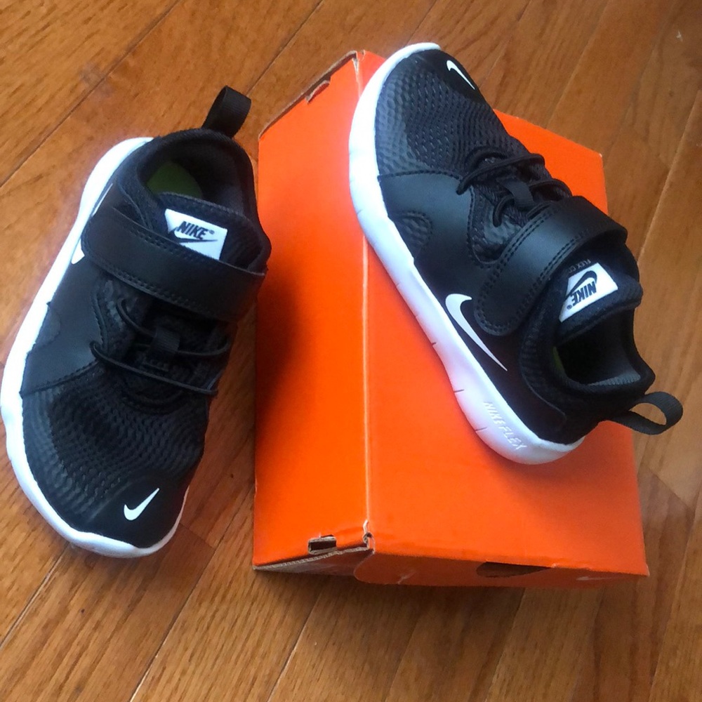 NEW! Nike Flex Contact 3 Sneakers
